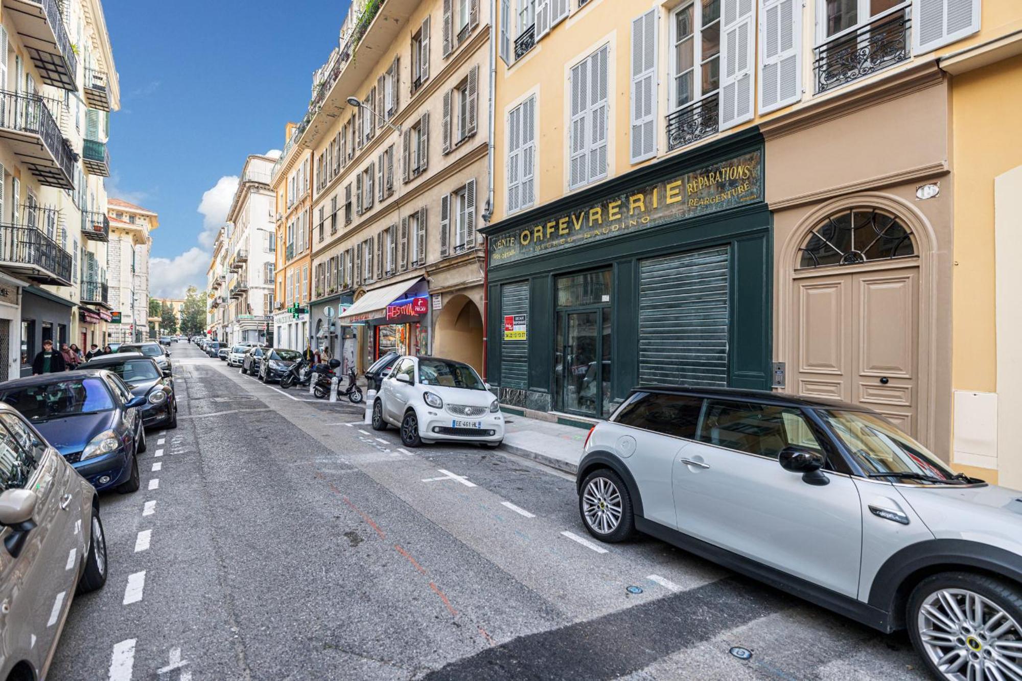 Appartement Charming Center 108 *